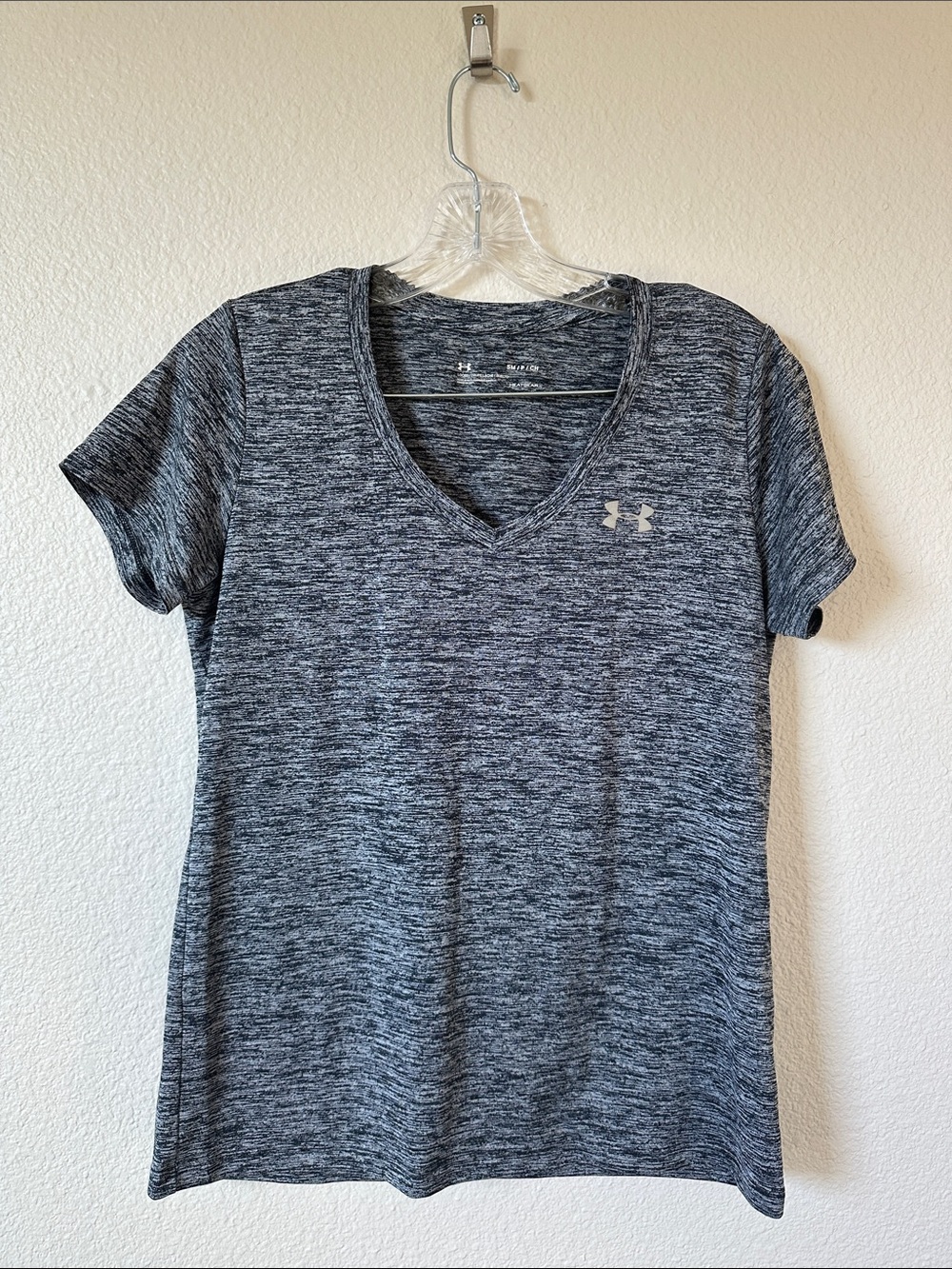 Under Armour HeatGear Loose V-Neck Athletic Tee Gray Heather Small